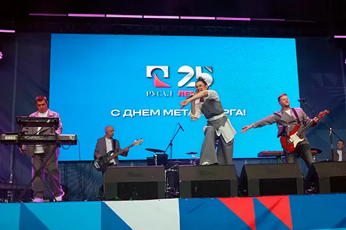 Наташа Мишина на сцене — заказ артиста на день города Краснотурьинск