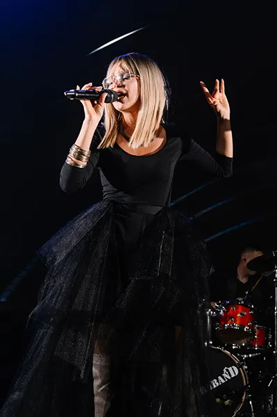 Live на заказ — Can't Help Falling In Love, Наташа Мишина